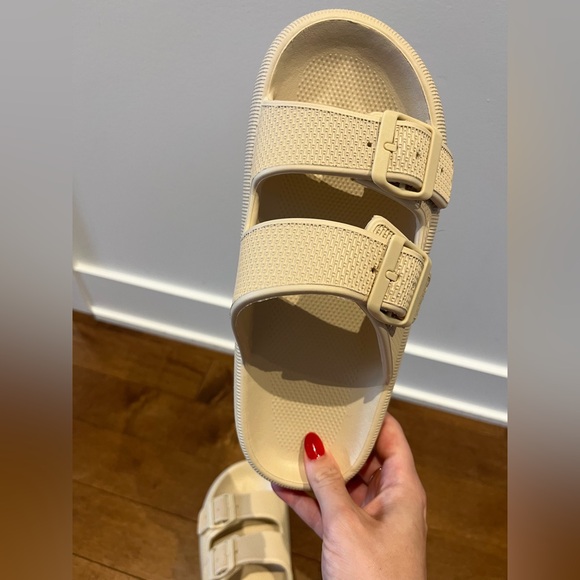 Cloud Slides Sandals Oat Latte Woman Size 9 - Picture 9 of 12